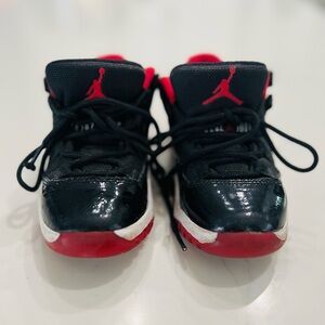 Jordan 11 Retro Low "Bred" Grade School Kids' Shoe youth boys. Sz 11c.